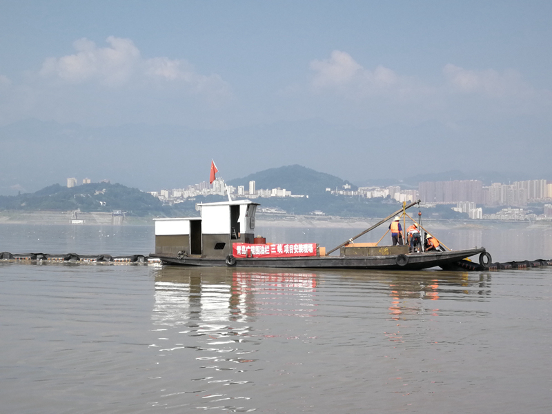 長江三峽圍油欄安裝現場